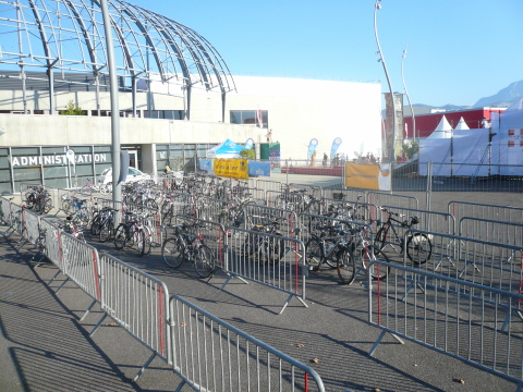 Parking vélos devant la foire